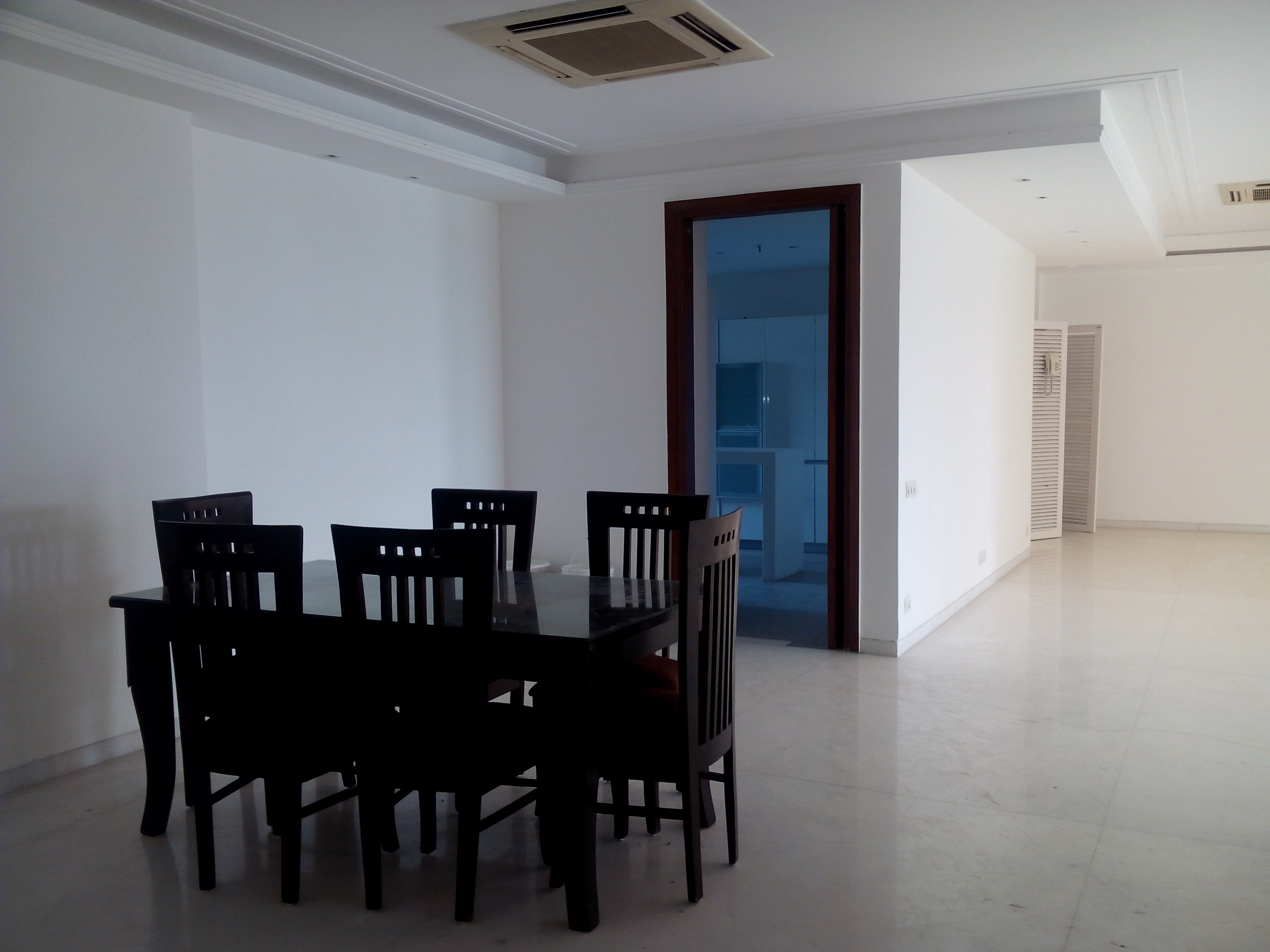 5 Bhk Semi Furnished Apartment for Rent in Golf Course Road, Gurgaon